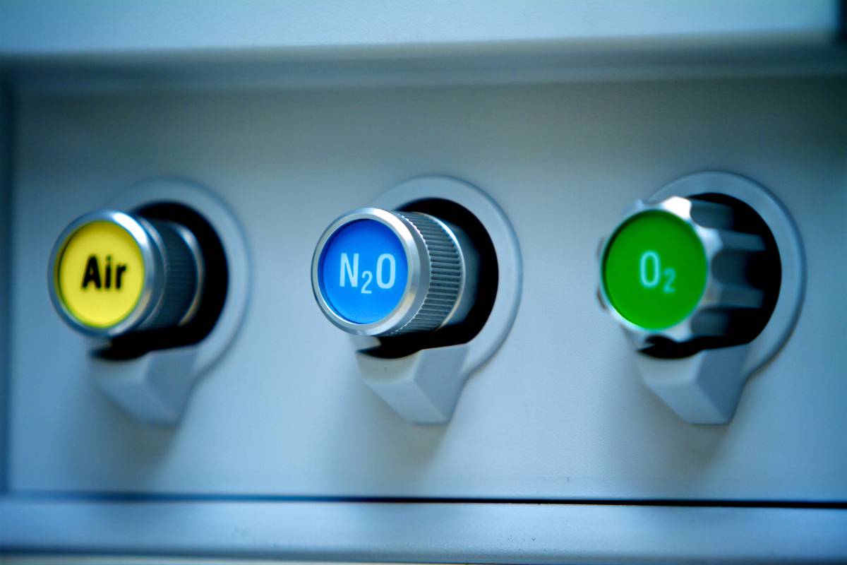 Uses, Benefits, and Risks of Nitrous Oxide 
